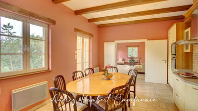 Maison - 228 m² - 7 pièces