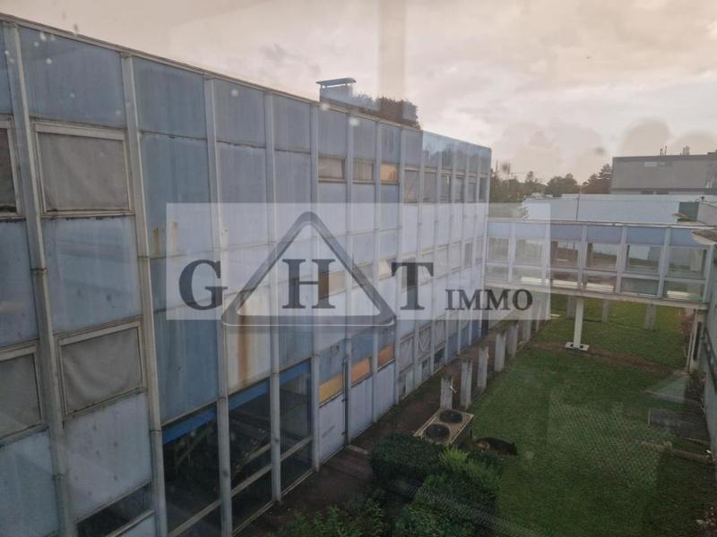 Entrepôt - 6 900 m²