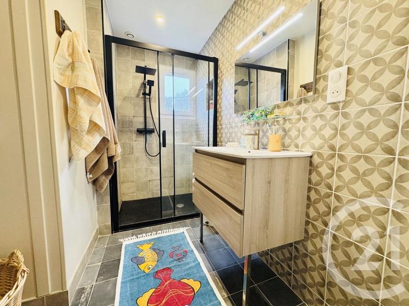 Maison - 96 m² - 5 pièces