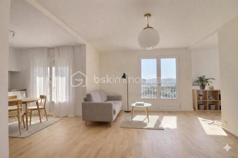 Appartement - 80 m² - 3 pièces