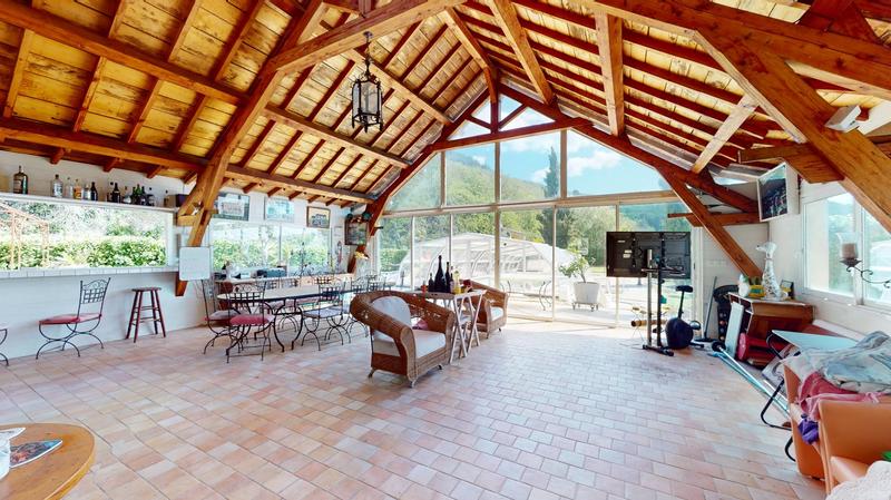 Maison - 600 m² - 12 pièces