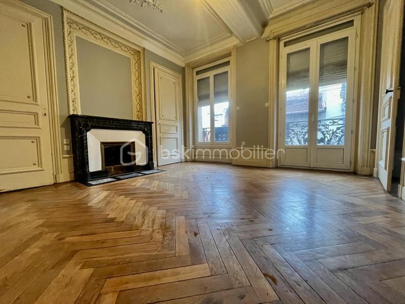 Appartement ancien - 79 m² - 4 pièces