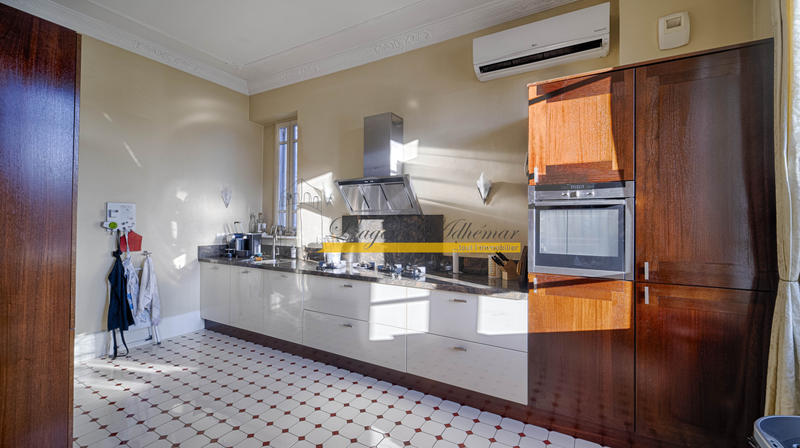 Villa - 435 m² - 13 pièces