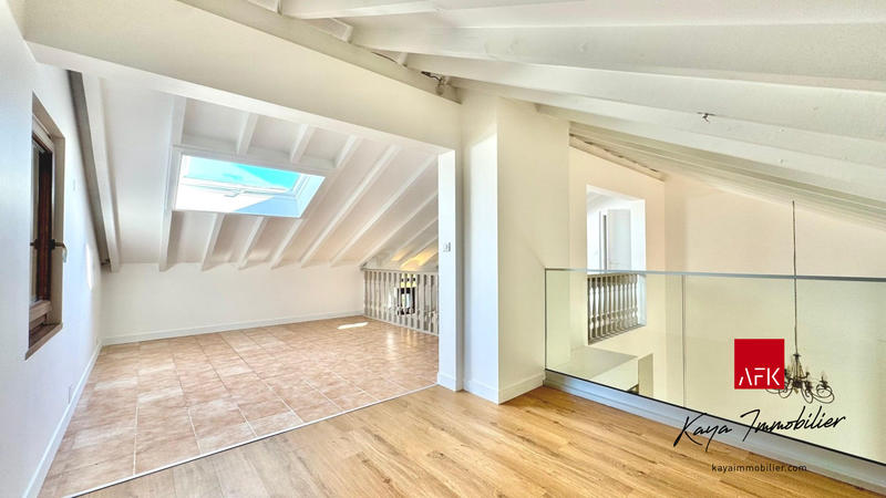 Maison - 235 m² - 7 pièces