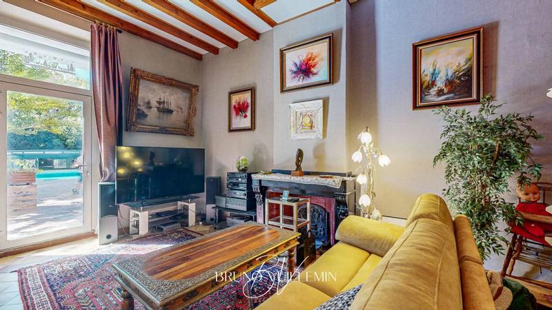 Demeure - 439 m² - 18 pièces