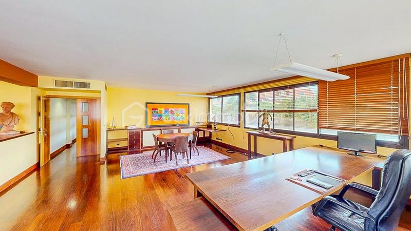 Bureau - 262 m² - 9 pièces