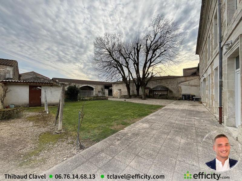 Maison - 416 m² - 15 pièces