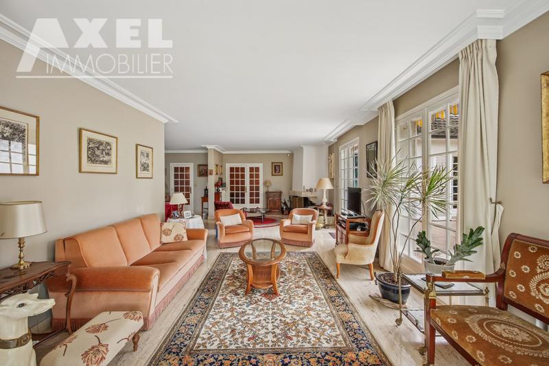 Maison - 225 m² - 6 pièces