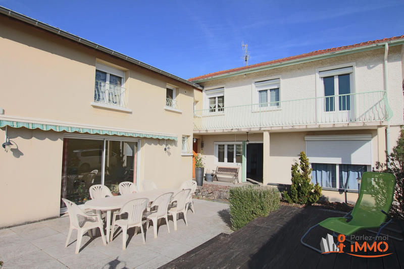 Maison - 218 m² - 9 pièces