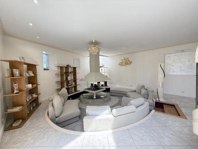 Maison - 210 m² - 11 pièces