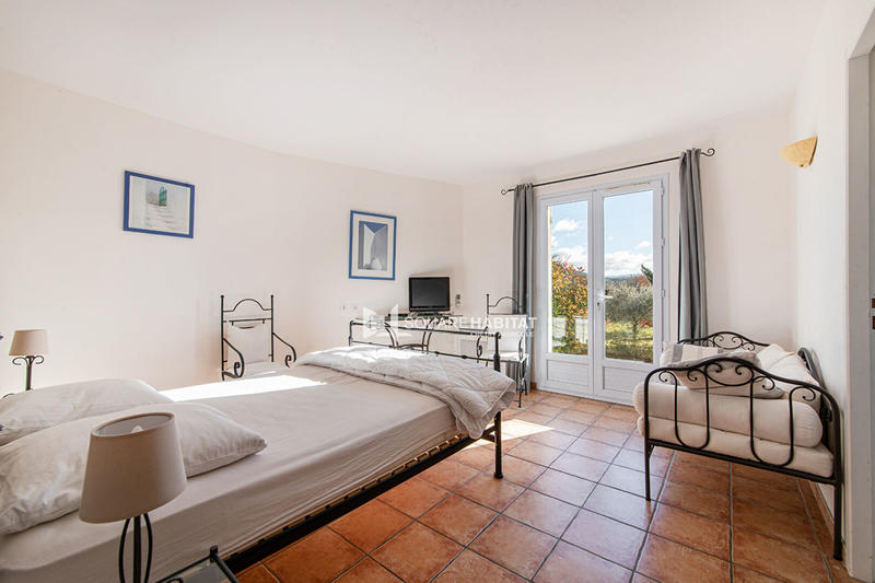 Maison - 318 m² - 9 pièces