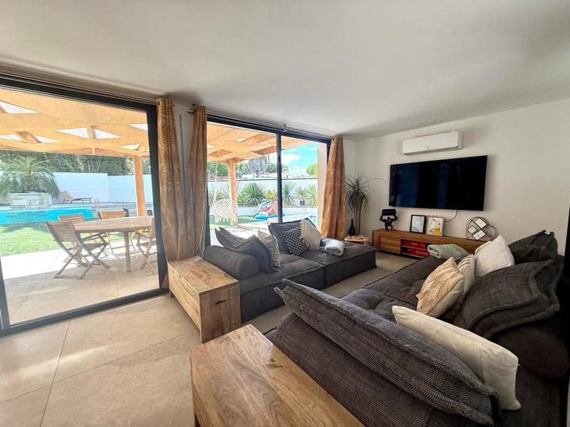 Maison - 220 m² - 6 pièces