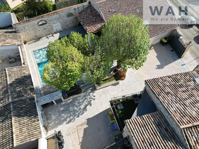 Propriété - 407 m² - 12 pièces