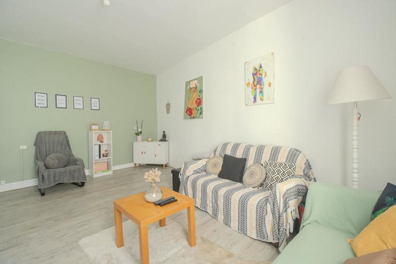 Maison - 90 m² - 6 pièces