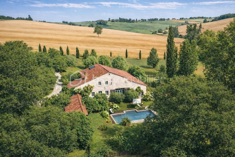 Demeure - 321 m² - 10 pièces