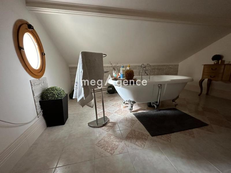 Maison - 96 m² - 4 pièces