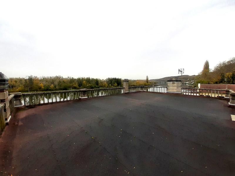 Maison - 246 m² - 9 pièces