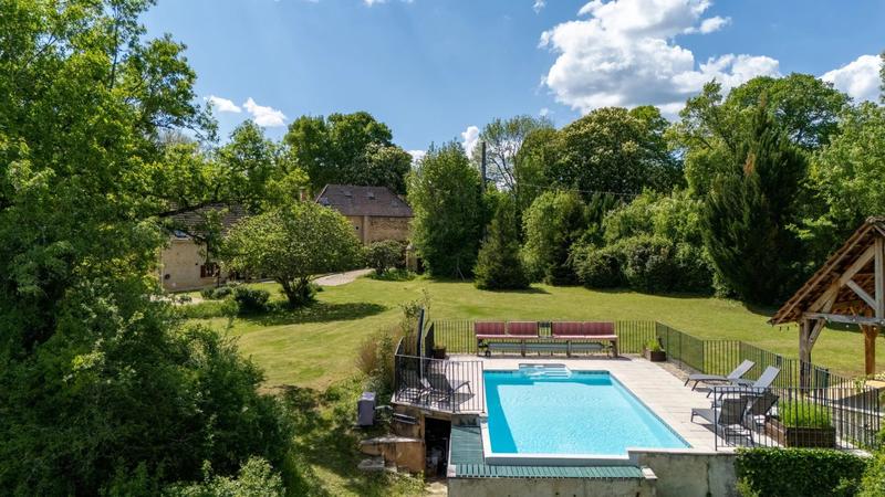 Maison - 260 m² - 9 pièces