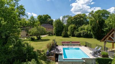 Maison - 260 m² - 9 pièces