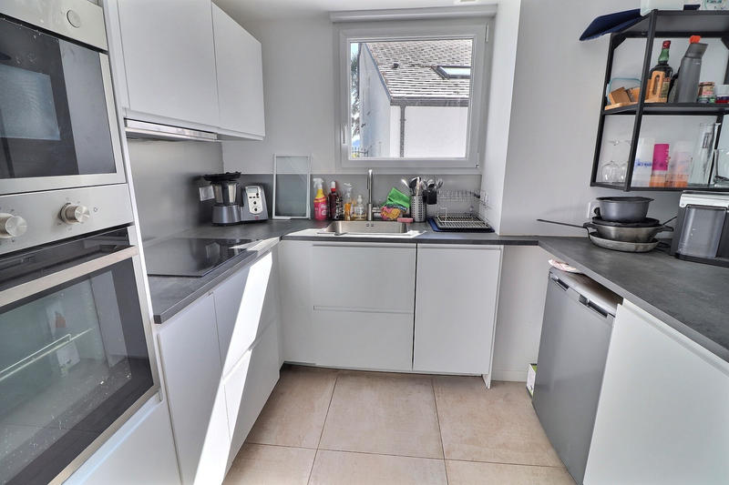 Maison - 280 m² - 9 pièces