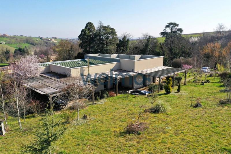 Maison - 360 m² - 10 pièces