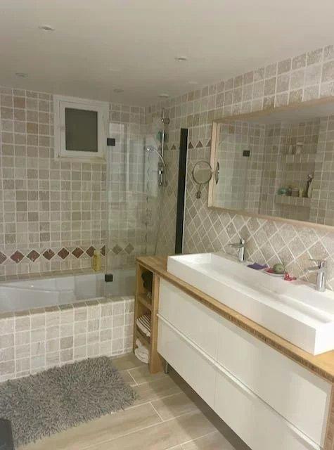 Maison - 240 m² - 7 pièces