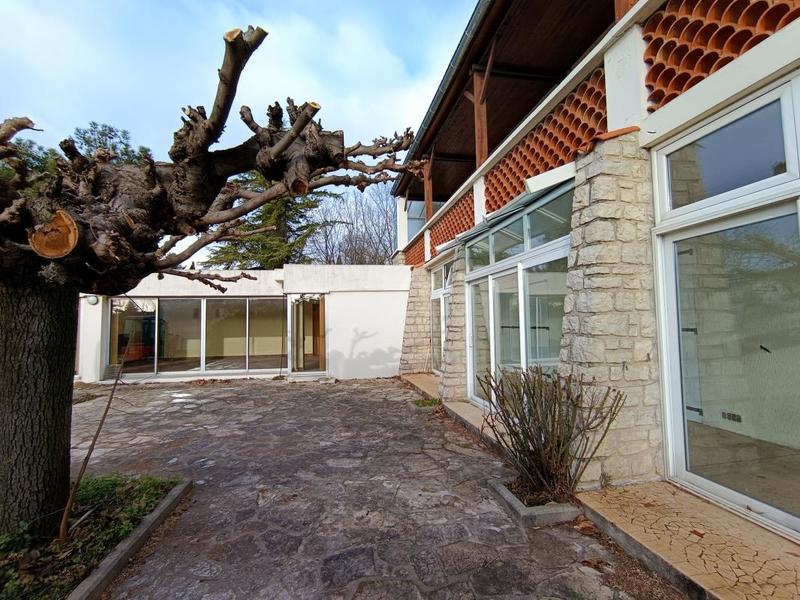 Maison - 270 m² - 8 pièces