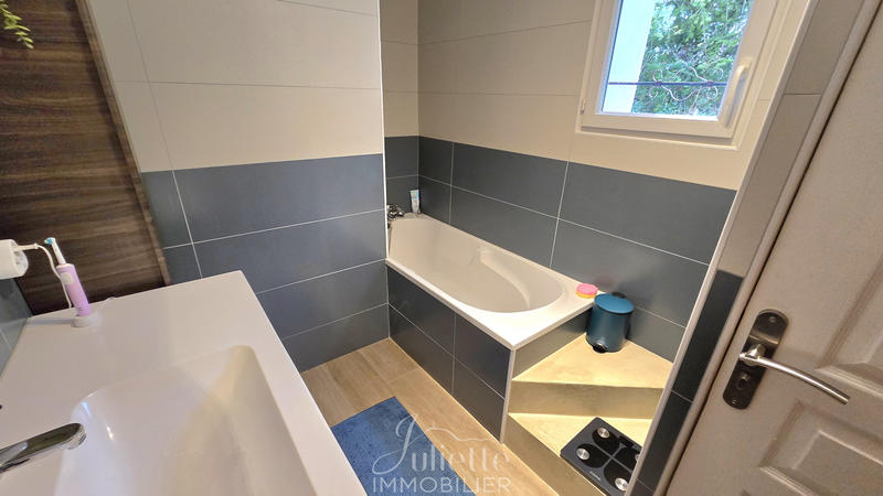 Maison - 180 m² - 5 pièces