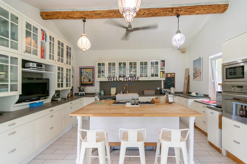 Villa - 234 m² - 8 pièces