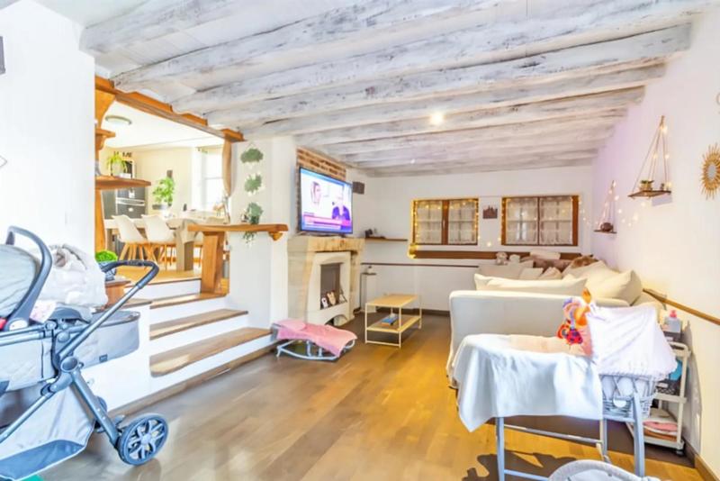 Demeure - 180 m² - 10 pièces