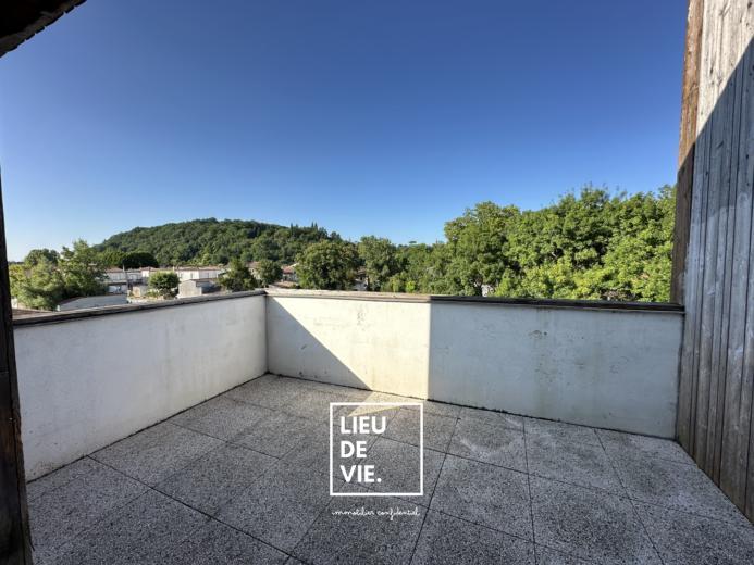 Appartement ancien - 81 m² - 4 pièces