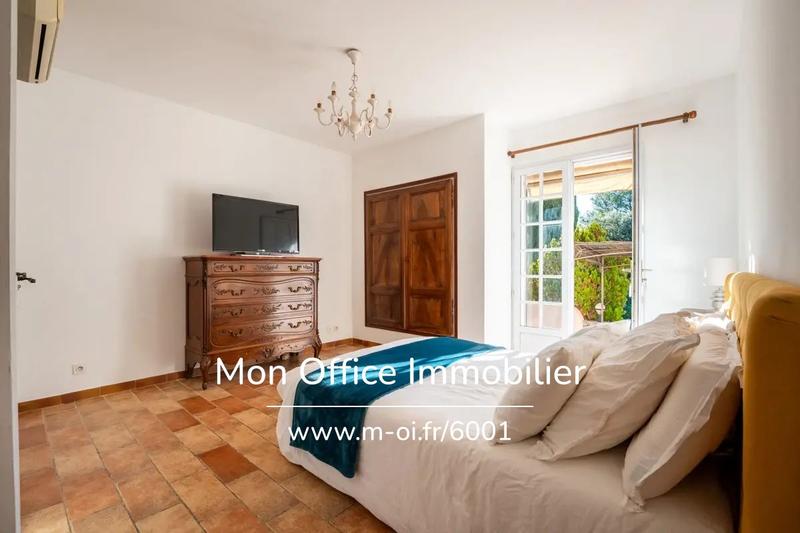 Maison - 225 m² - 9 pièces