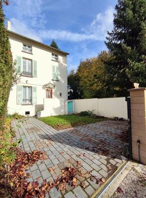 Maison traditionnelle - 102 m² - 5 pièces