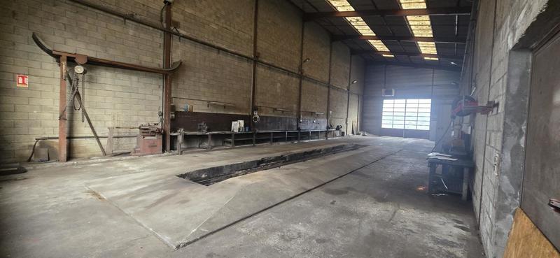 Local commercial - 900 m² - 14 pièces