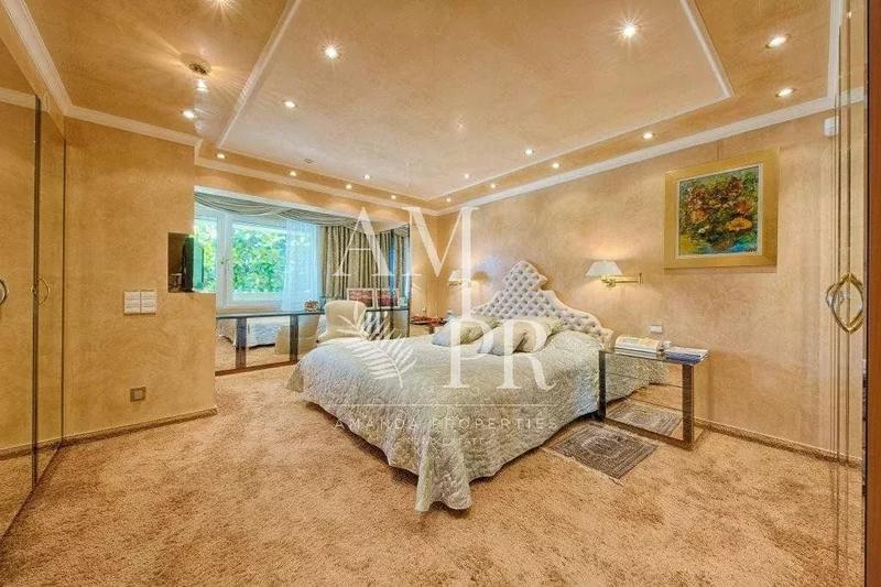 Appartement - 220 m² - 4 pièces