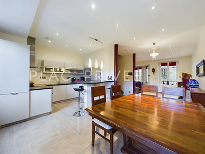 Maison - 185 m² - 7 pièces