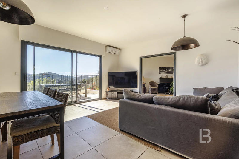 Maison - 260 m² - 8 pièces