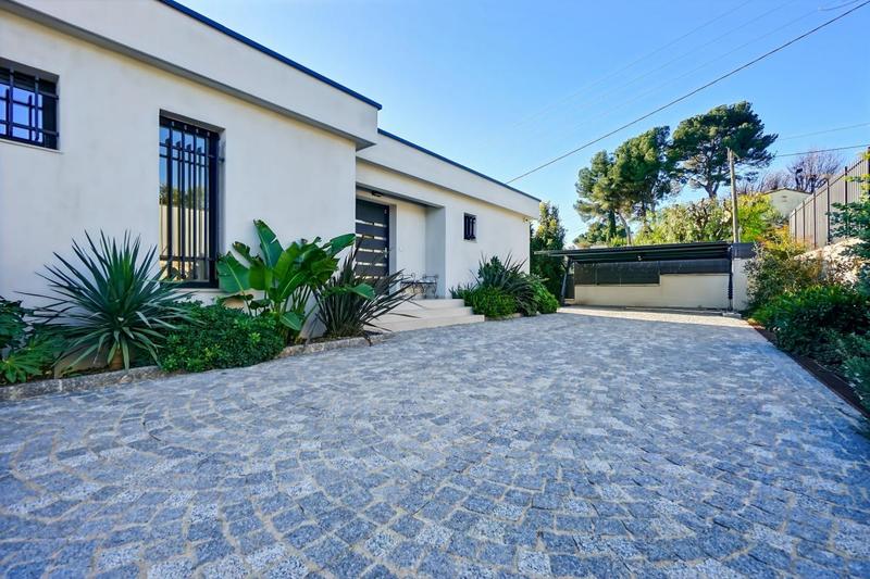 Maison - 260 m² - 6 pièces