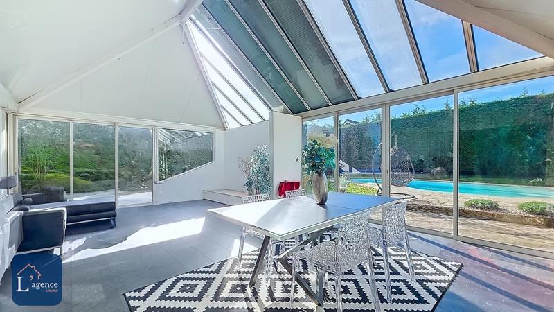 Maison - 228 m² - 7 pièces