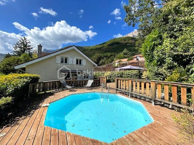 Maison - 140 m² - 5 pièces