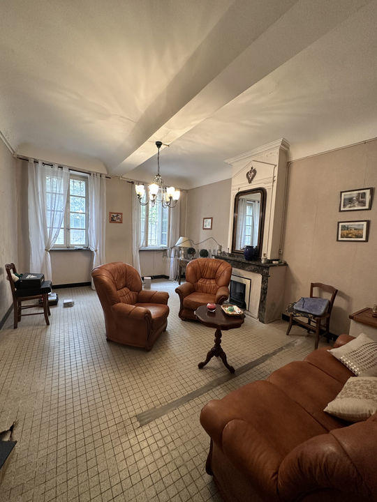 Maison - 220 m² - 8 pièces