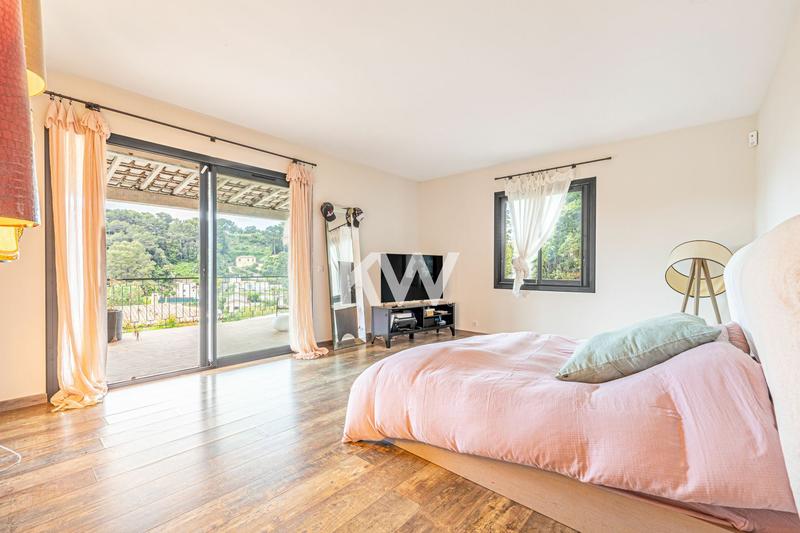 Maison - 220 m² - 4 pièces