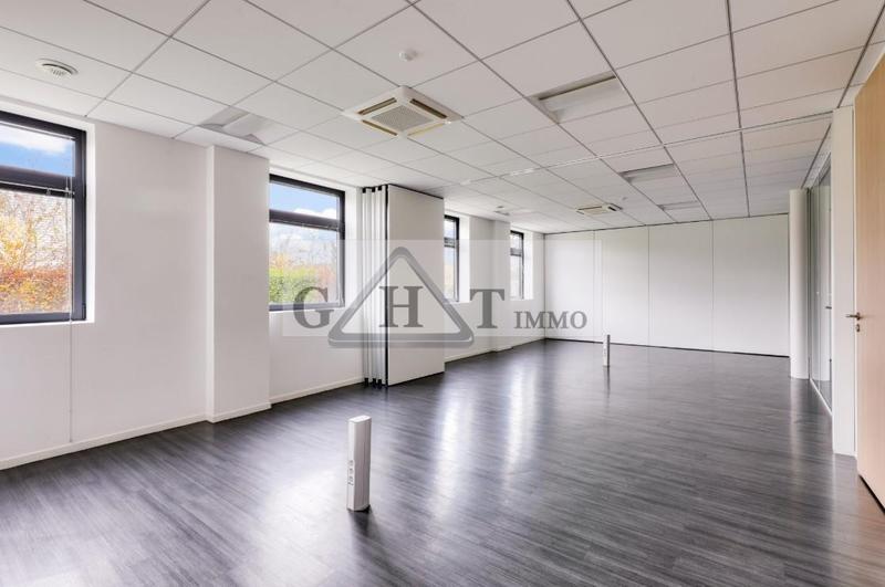Entrepôt - 3 300 m²