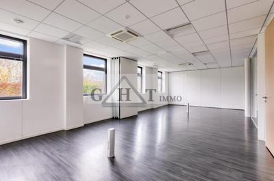 Entrepôt - 3 300 m²