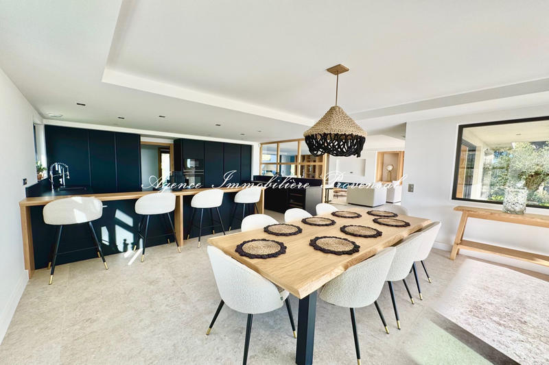 Villa - 370 m² - 6 pièces