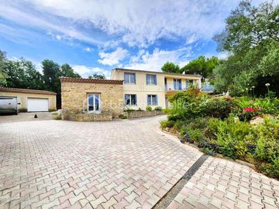 Villa - 214 m² - 9 pièces