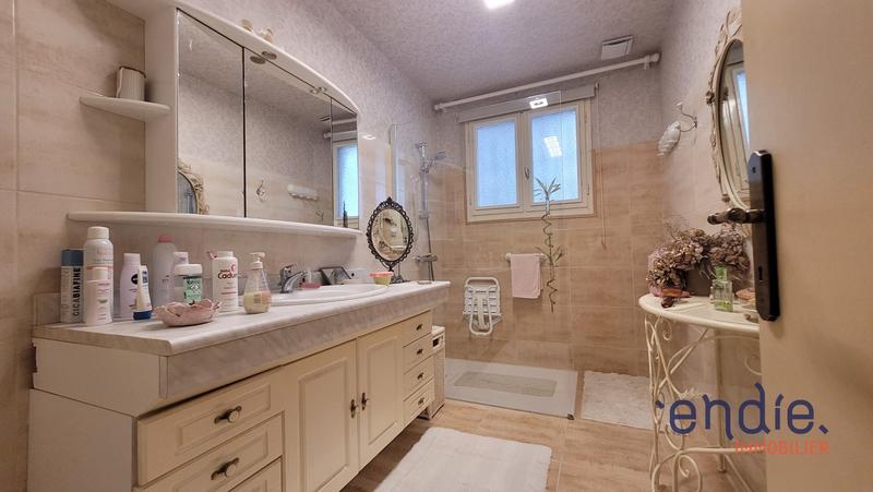 Viager - Maison de village - 140 m² - 7 pièces