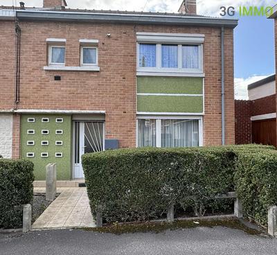 Maison - 94 m² - 5 pièces