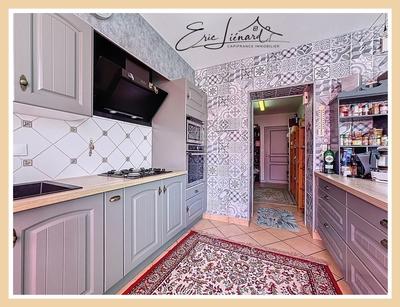 Maison - 229 m² - 9 pièces