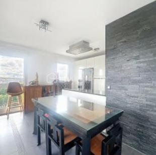 Duplex - 104 m² - 5 pièces